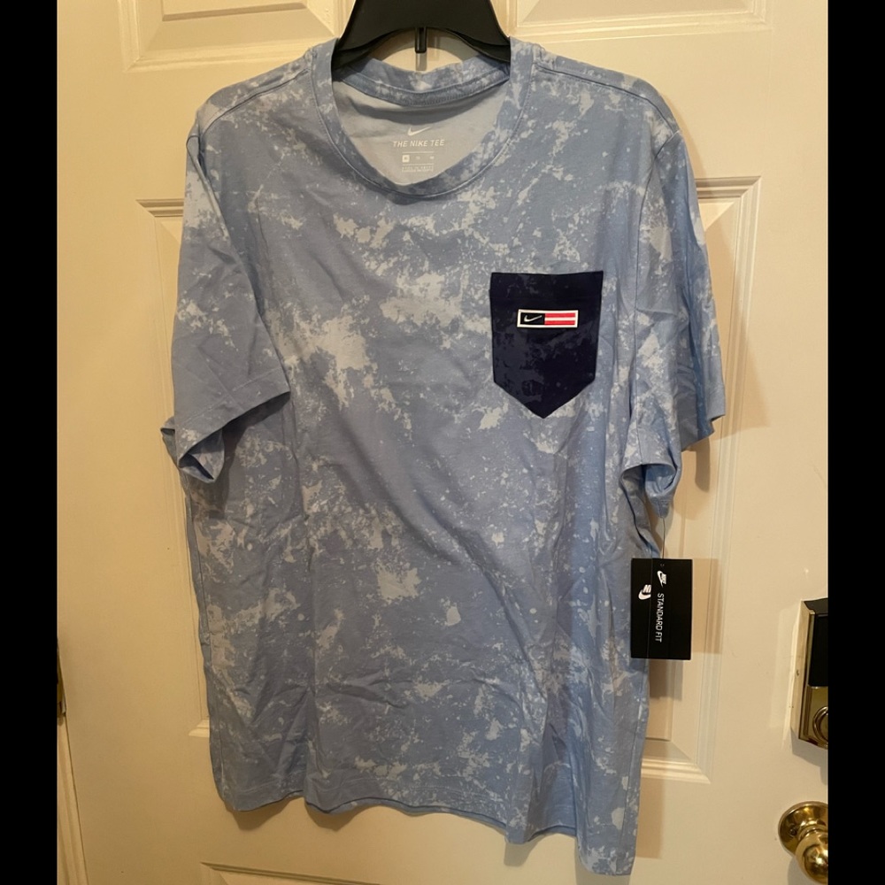 NWT Nike Men's Sportswear Tie-Dye Pocket T-Shirt (Psychic Blue) DM7950-436 Sz XL